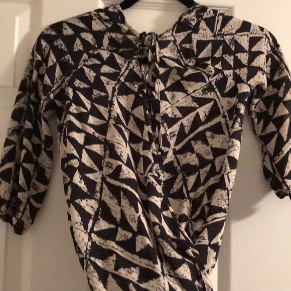 ๐5 for $15๐ Crop Top Open Back Shirt - Picture 2 of 3